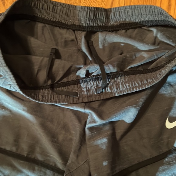 Like New Nike shorts - Picture 2 of 6